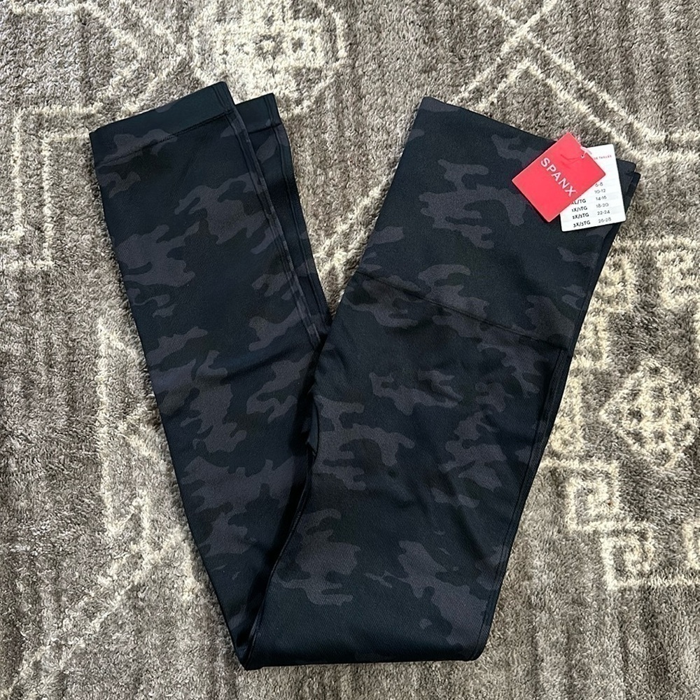 NWT Spanx Look At Me Now Leggings Seamless Black Camo